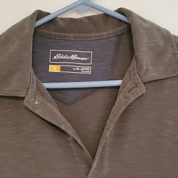 Eddie Bauer active fit long sleeve two button shirt - Picture 2 of 6
